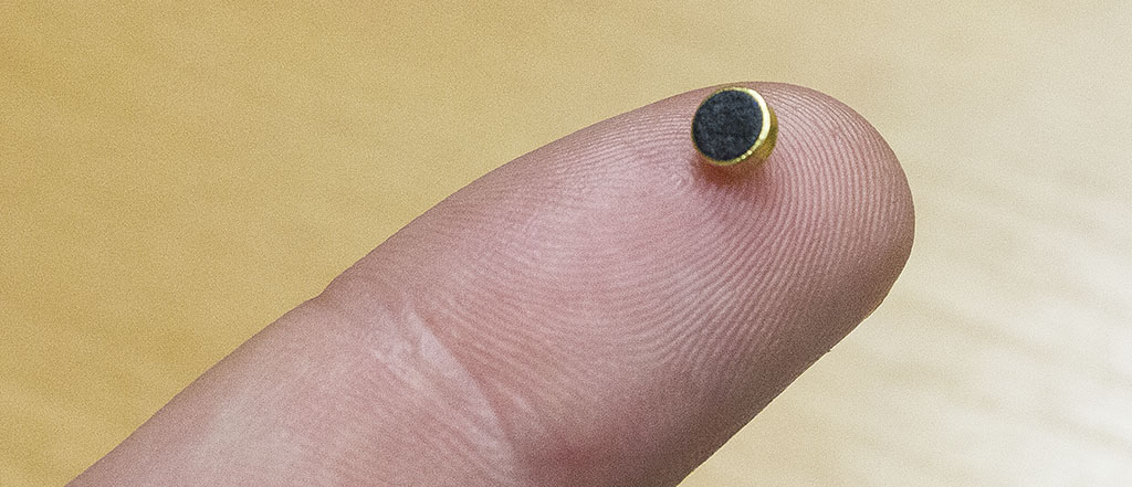 Tiny microphone on finger